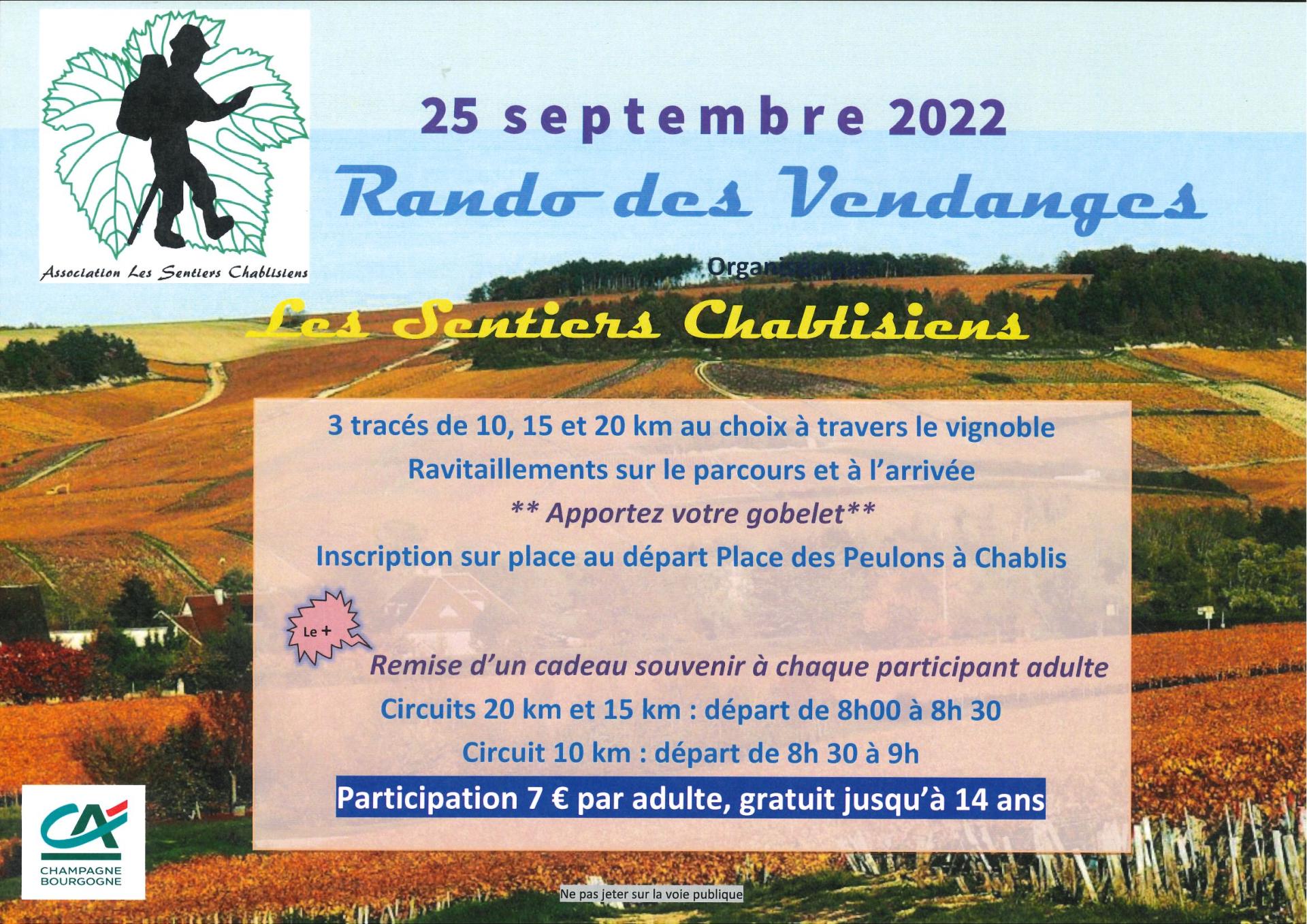 affiche avec renseignements randonnée randonneur feuiile de vigne sur fond coteaux du chablisien